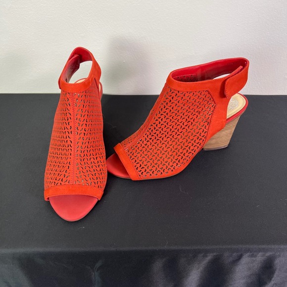 Vince Camuto VC-Dastana Cherry Red Leather Upper Peep Toe Heels Size 9W - Picture 1 of 10